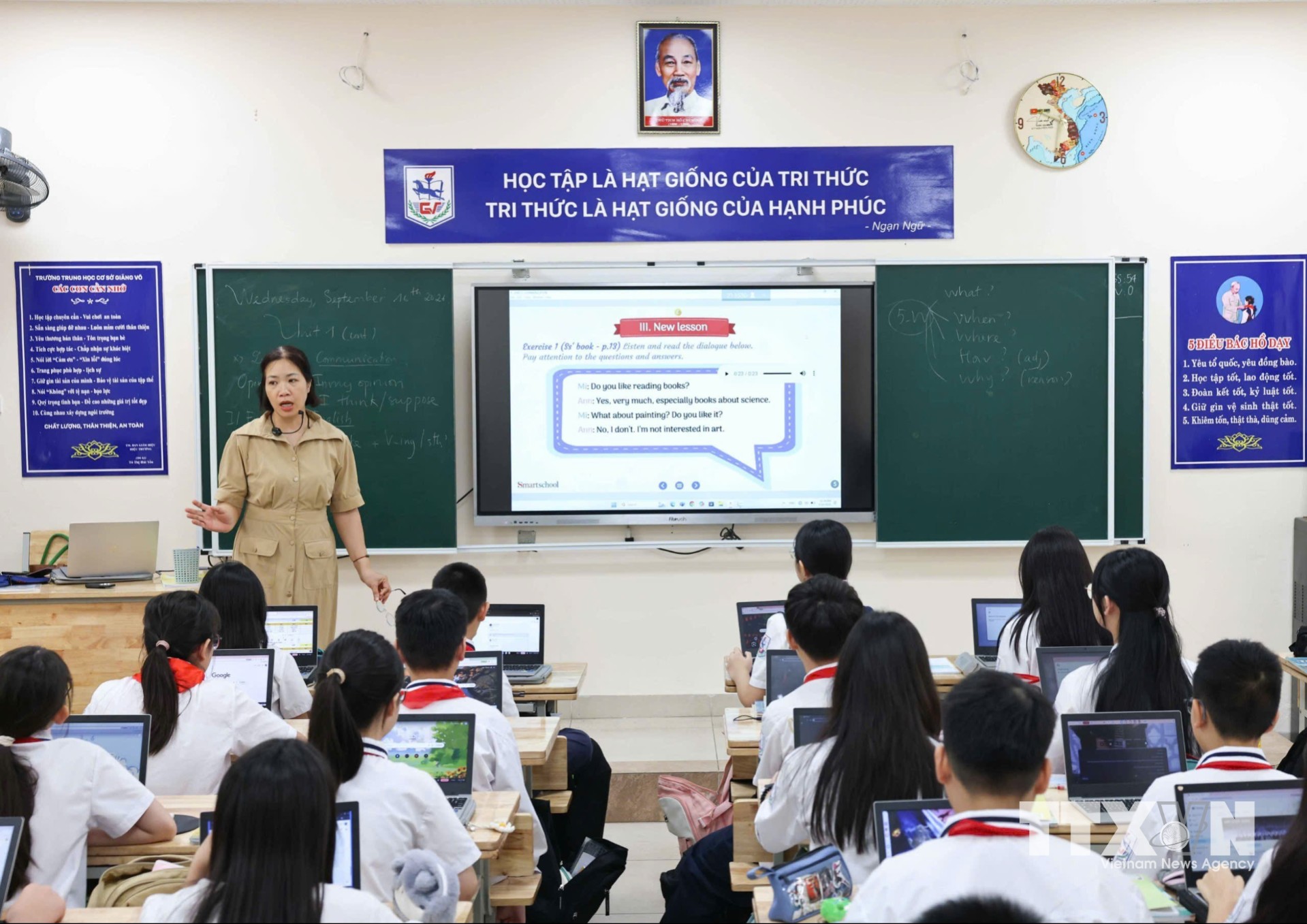 Trường THCS Giảng Võ đang từng bước thúc đẩy chuyển đổi số giáo dục thông qua mô hình "Lớp học số Google". (Ảnh: Thanh Tùng/TTXVN)
